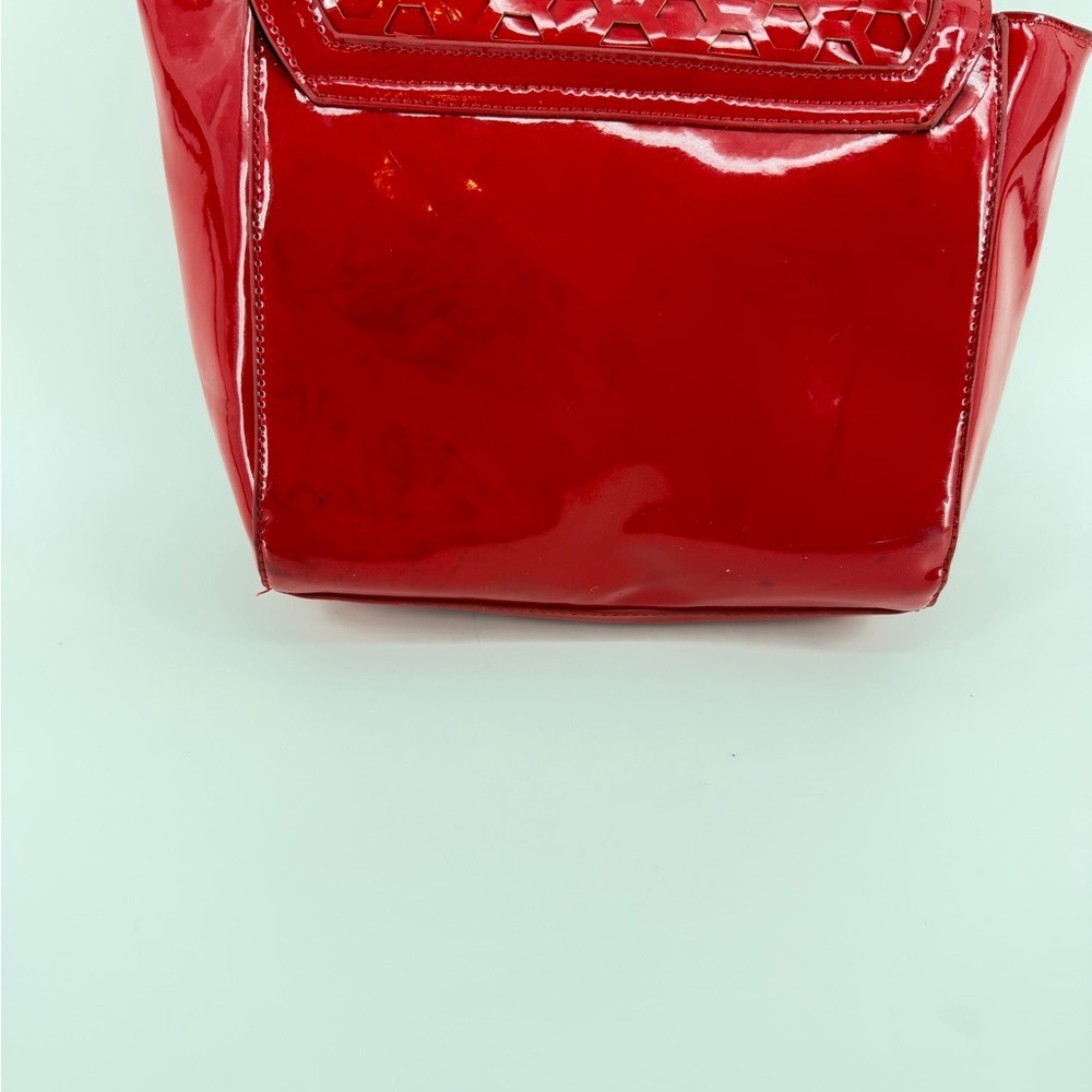 Signature Red Patent Leather Honeycomb Chain Shoulder Bag Turn Lock - Picture 6 of 12